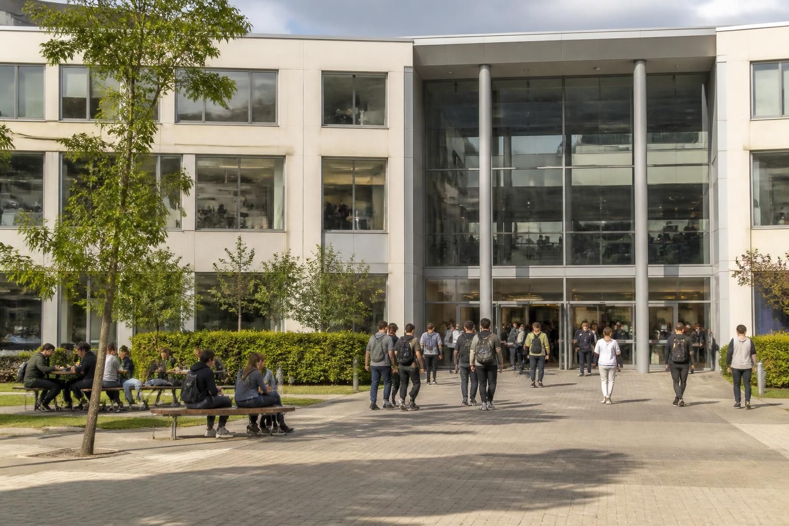 découvrez les formations variées et les contacts utiles du lycée professionnel paul bert à maisons-alfort pour réussir votre parcours éducatif.