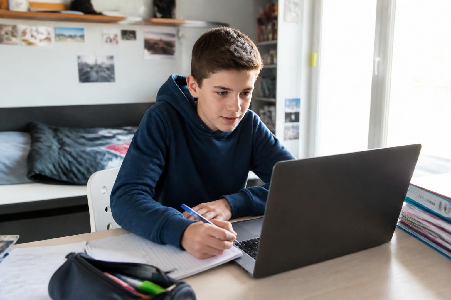 découvrez comment kartable, la plateforme de soutien scolaire en ligne, révolutionne la réussite des élèves français grâce à des ressources pédagogiques adaptées et un accompagnement personnalisé.